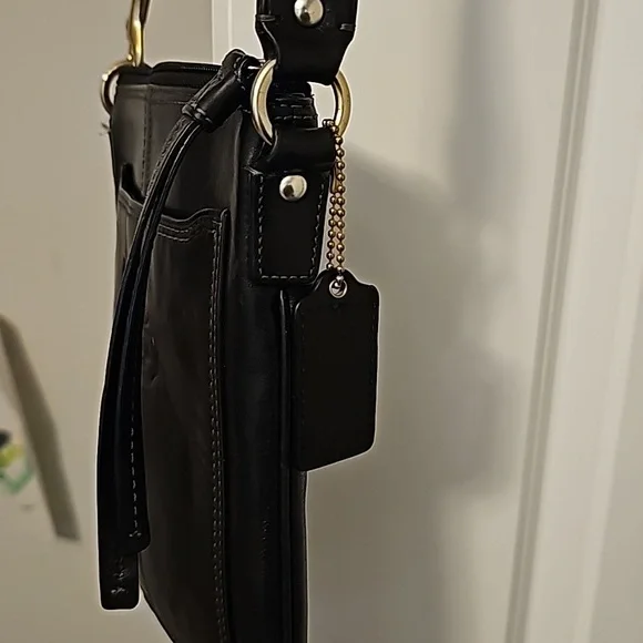 Coach crossbody purse - Picture 2 of 8
